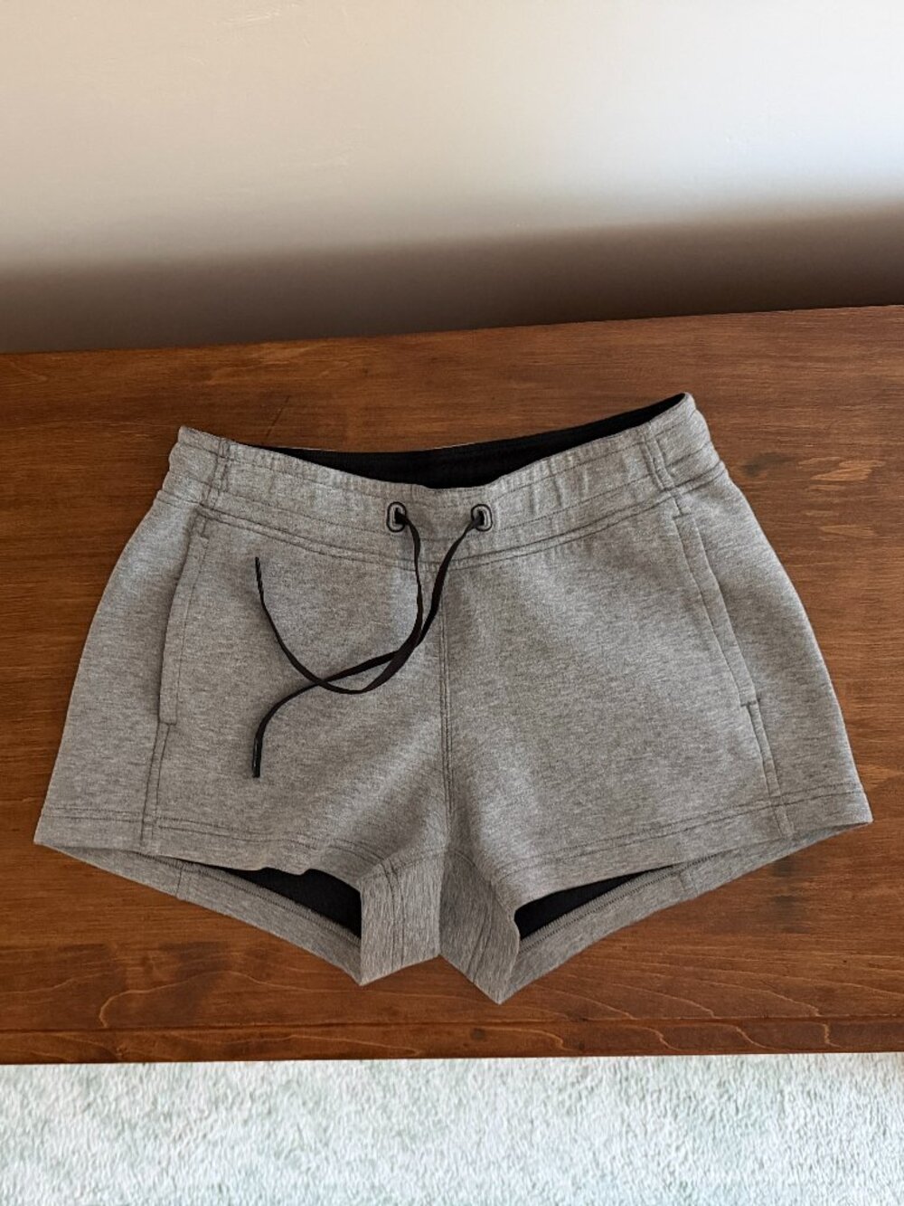 Lululemon Women's NTS Short (3") Heathered Medium Grey / Black Size 4 pockets